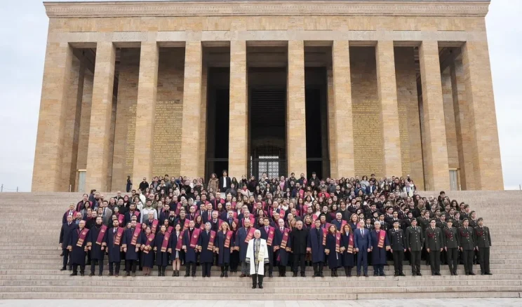 Gülhane’nin 126. kuruluş yıl dönümünde Rektör Prof. Dr. Kemalettin Aydın Anıtkabir’i ziyaret etti