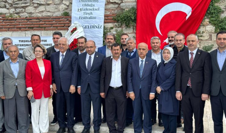 İstanbul’da ki Andırınlılar Tirşik Festivali katılanları coşturdu.