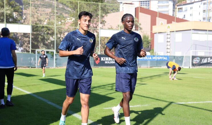 Afşinli Başarılı Futbolcu Mert Ali Yalçın Alanyaspor’a Transfer Oldu.