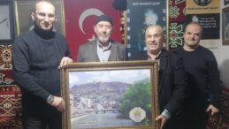 Bağcılar Kahramanmaraşlılar Derneğinden Kaymakam Sarıdoğan’a Anlamlı hediye!