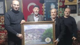 Bağcılar Kahramanmaraşlılar Derneğinden Kaymakam Sarıdoğan’a Anlamlı hediye!