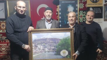 Bağcılar Kahramanmaraşlılar Derneğinden Kaymakam Sarıdoğan’a Anlamlı hediye!