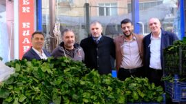 Başkan Adayı Özyakışır, “Pazarcı esnafının sevincine de hüznüne de ortağız”