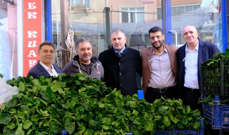 Başkan Adayı Özyakışır, “Pazarcı esnafının sevincine de hüznüne de ortağız”