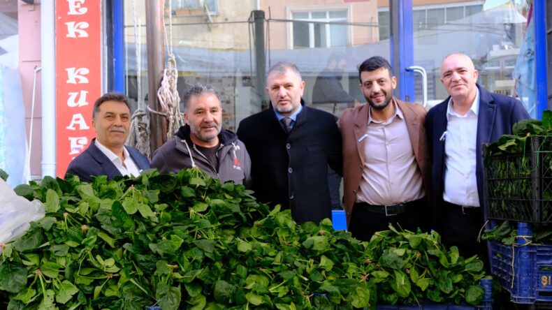 Başkan Adayı Özyakışır, “Pazarcı esnafının sevincine de hüznüne de ortağız”